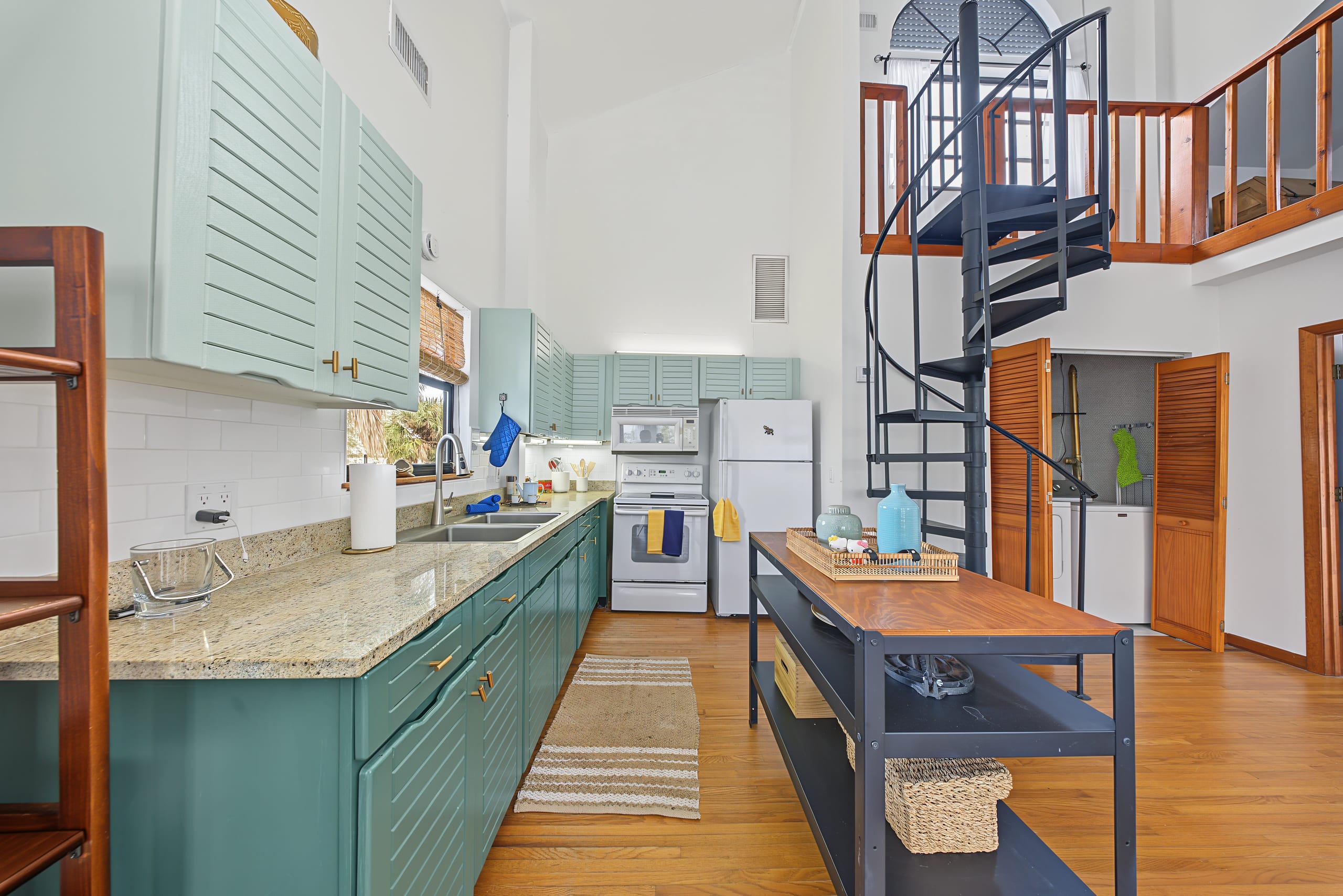 51 Vip Island, inside, photograph 52 of 112
