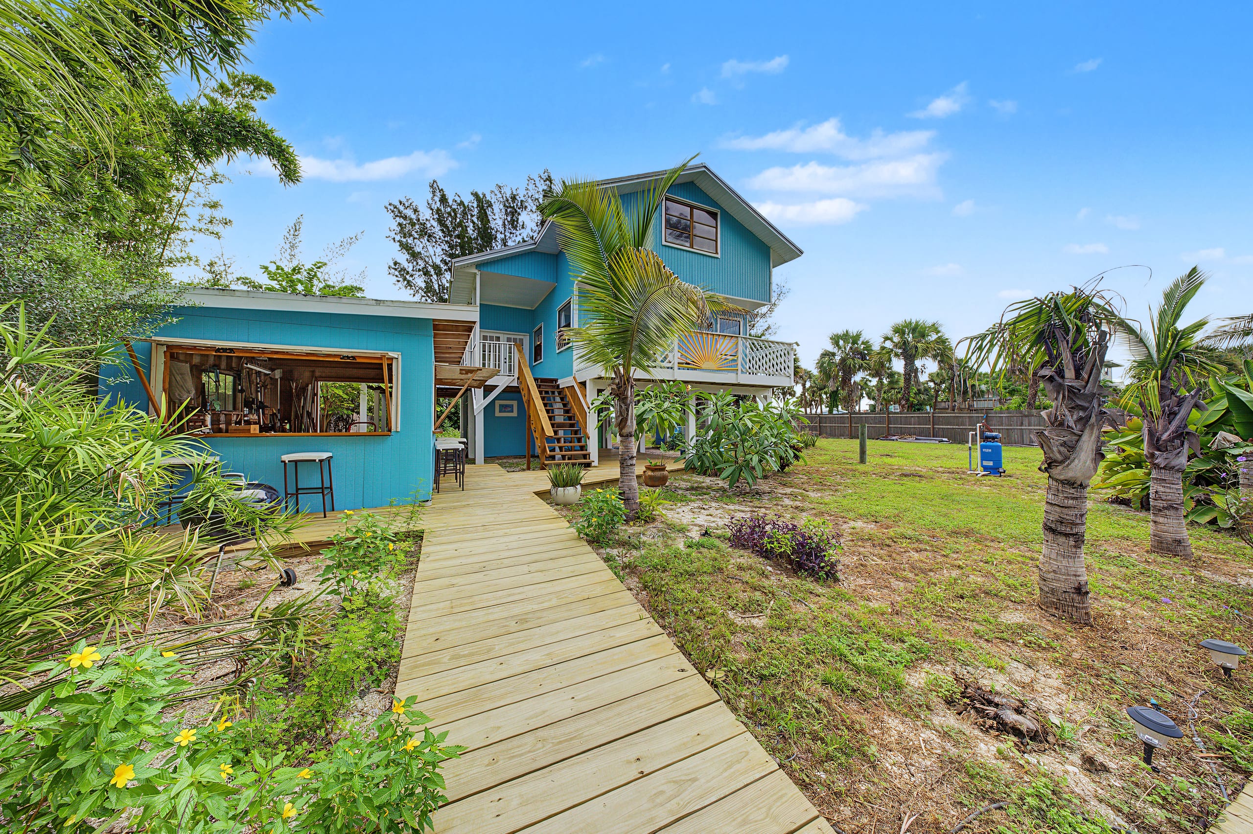 51 Vip Island, outside, photograph 21 of 112