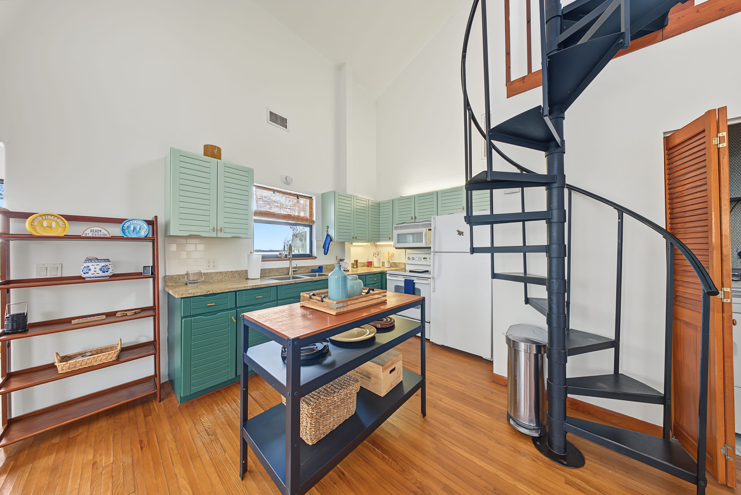 51 Vip Island, inside, photograph 53 of 112