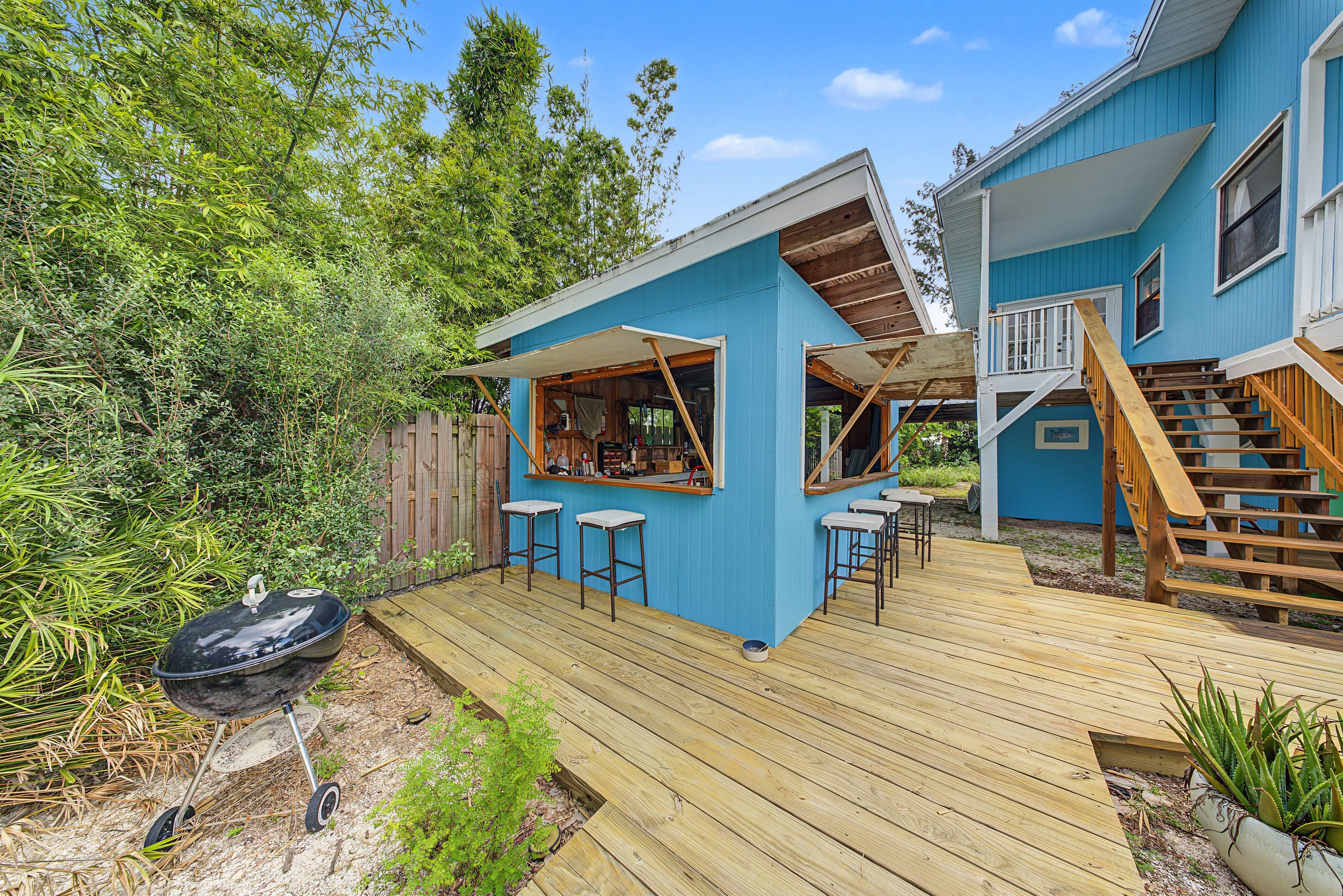 51 Vip Island, outside, photograph 25 of 112