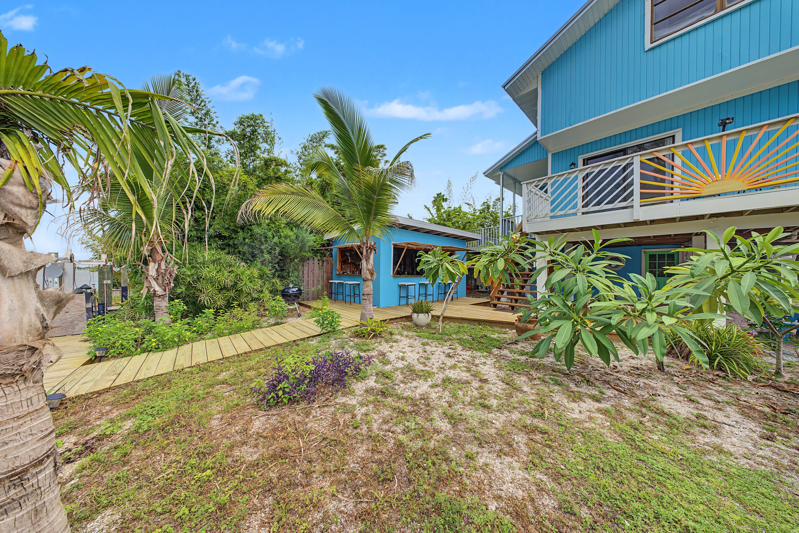 51 Vip Island, outside, photograph 23 of 112