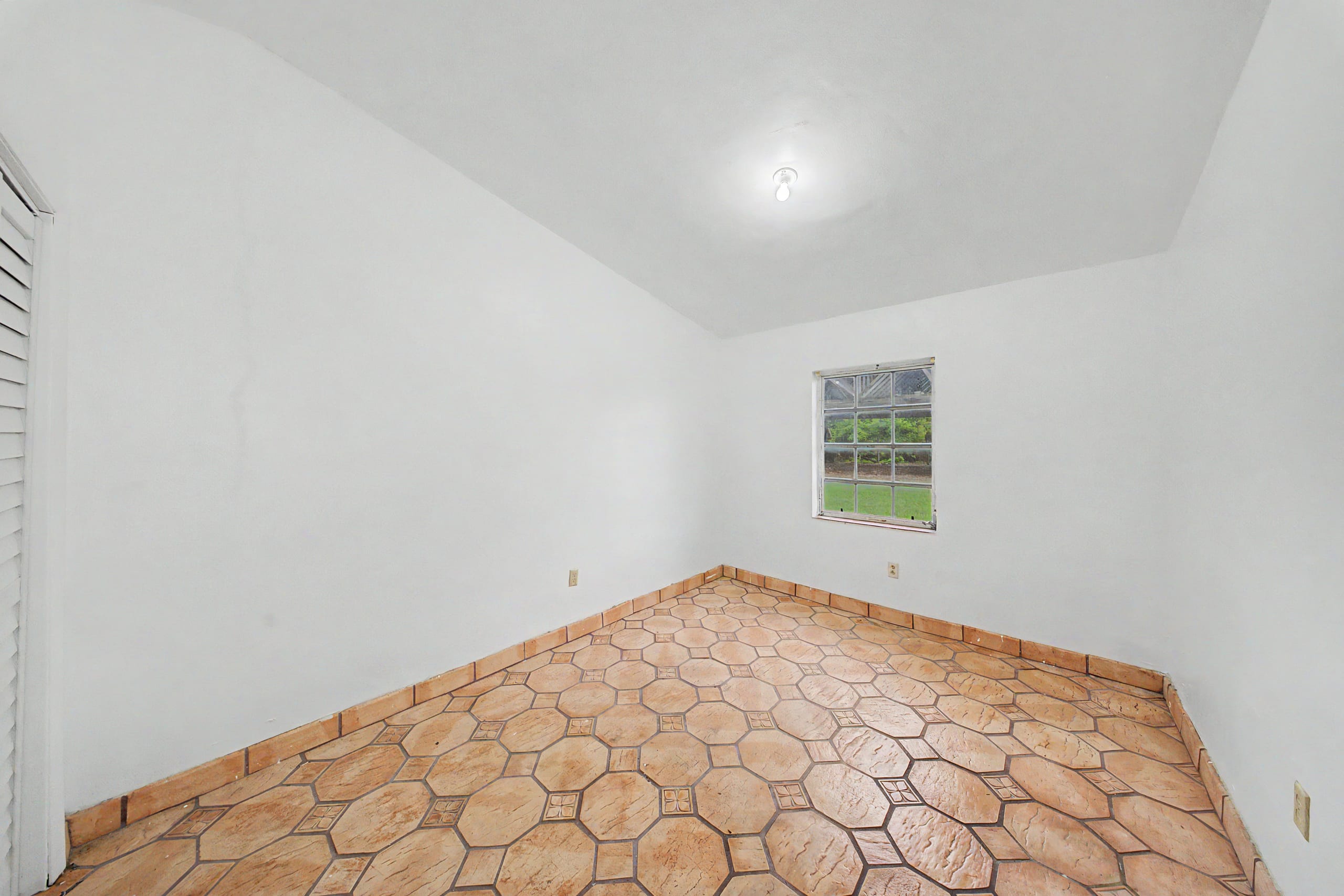 15365 SW 206 Ave, inside, photograph 11 of 75