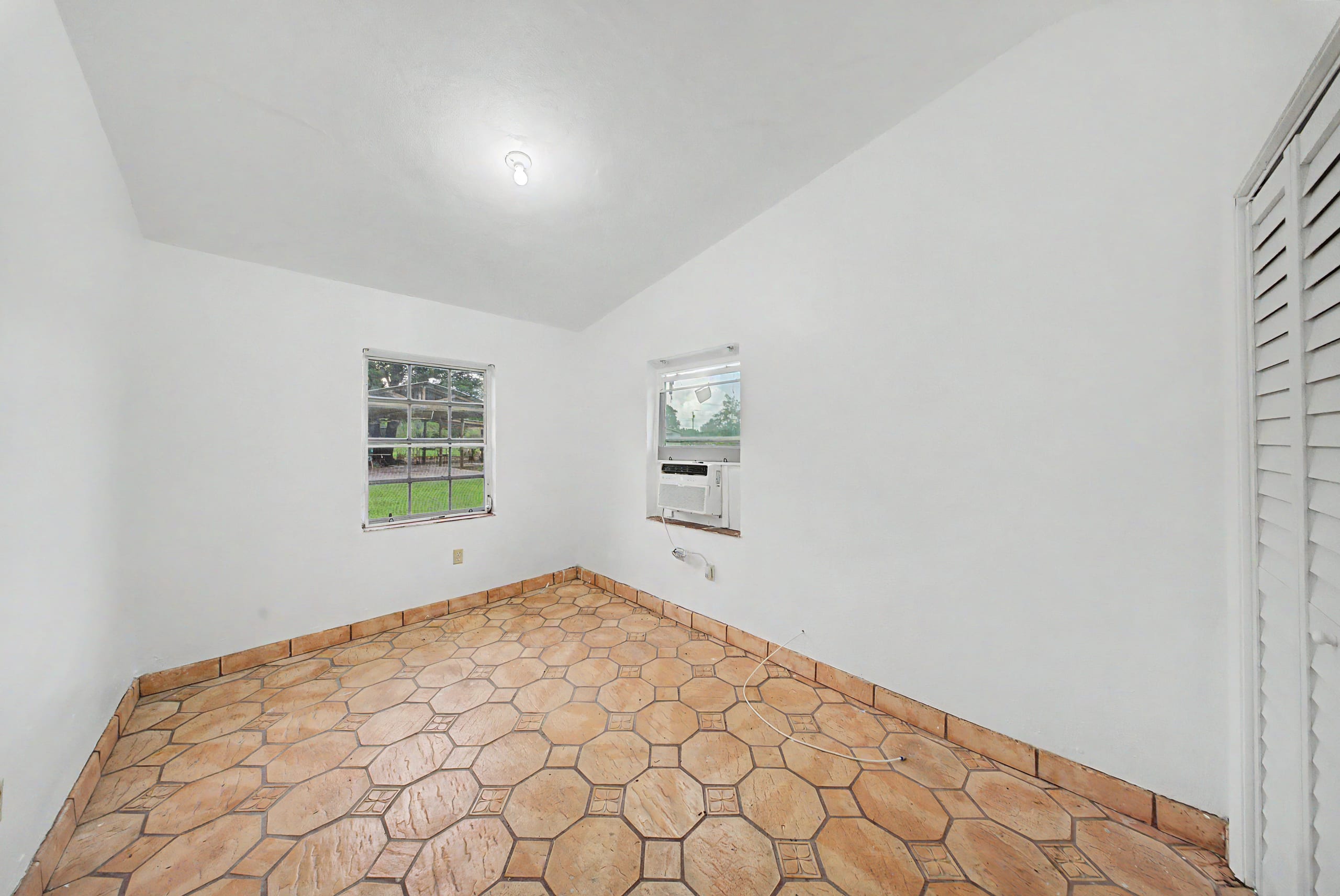 15365 SW 206 Ave, inside, photograph 8 of 75